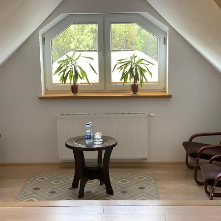 Gosciniec Nad Narwia - Airport Modlin 宾馆