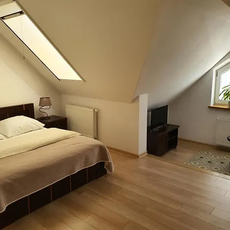 Gosciniec Nad Narwia - Airport Modlin 宾馆 *