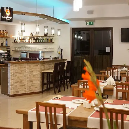 宾馆 Gosciniec Nad Narwia - Airport Modlin