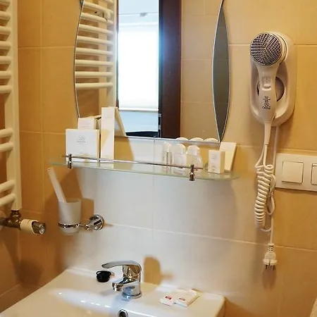 Gosciniec Nad Narwia - Airport Modlin *